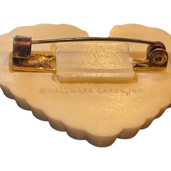 Vintage Hallmark Cards Inc. Red & Cream Heart-Shaped Pin Brooch Resin - Picture 5 of 5